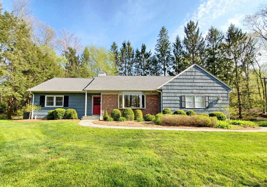 21 Cobblers Lane, Ridgefield, CT 06877, Presented by Laura Ancona